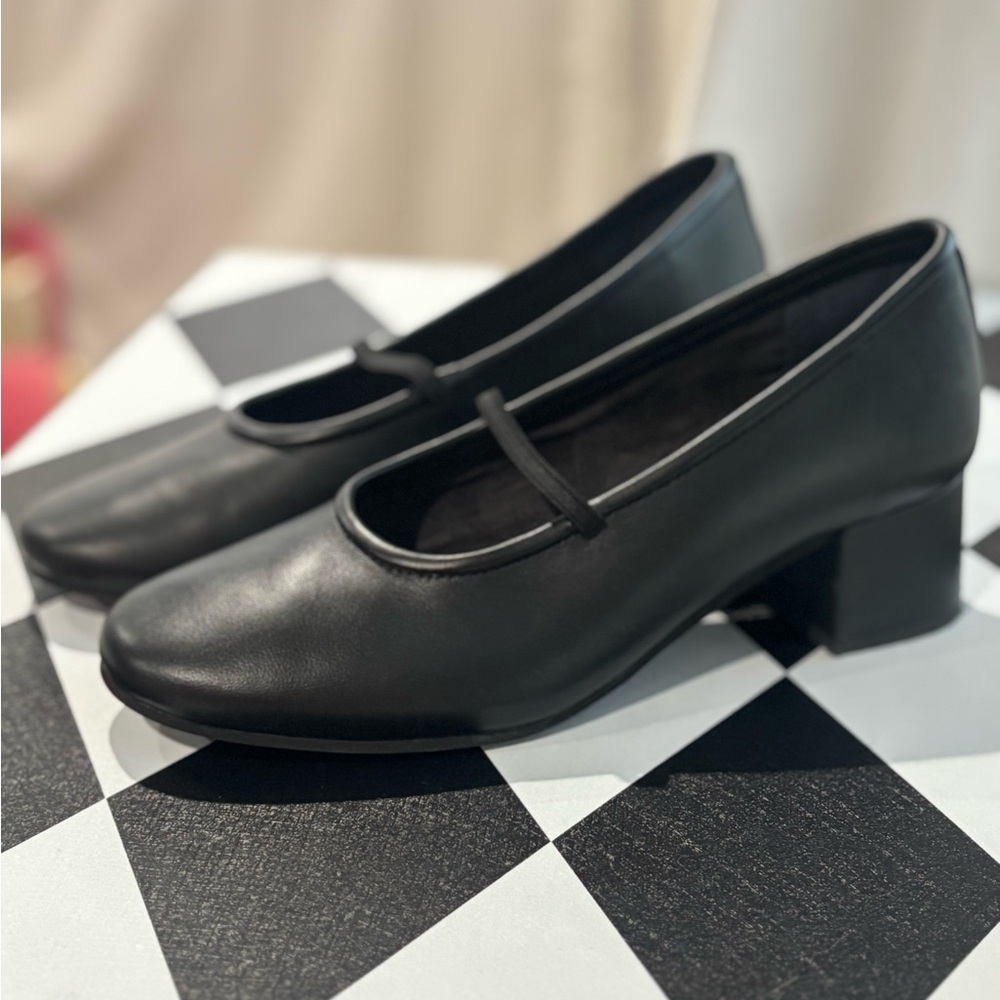 Seychelles Dusk to Dawn Black Leather Women's Heels Classic Minimalist